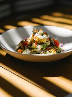 Salade de l&eacute;gumes grill&eacute;s et avocat &ndash; cuisine de plage Indie Beach plage priv&eacute;e Ramatuelle